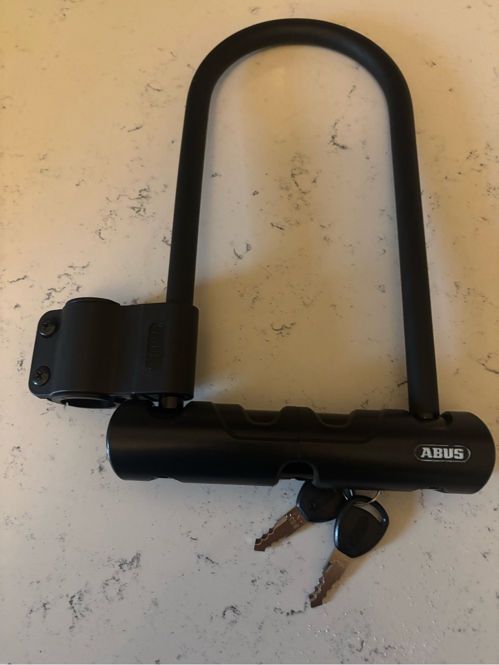 ABUS Black U-Lock with Keys Ultra 410 U-Lock (9-inch) - Black /
Without Cable